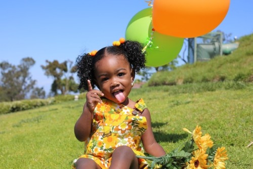 isaiahgraham:  sonofthestone:  some 📸 I took of my baby cousin. rt if she the cutest 😍  aww