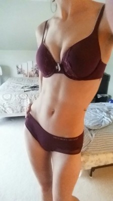 sub4sugarmommamistress:  I could easily go for a set like that. maroon is deff my fav color but when it comes to my girly stuff I prefer pink.. still that would be a set I could wear all day long w nobody knowing on those special days, 