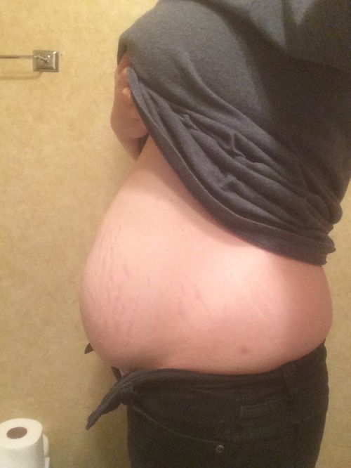 majesticsleepingbeauty: 11 weeks with secret baby. My pants are getting harder to button and my work