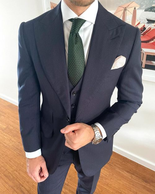 Three-piece today! Cloth super 150s by @vitalebarberiscanonico1663 This is definitely my go-to busin