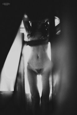 darkangelsbride:  “Keyhole” Photo by Pavel Lukin