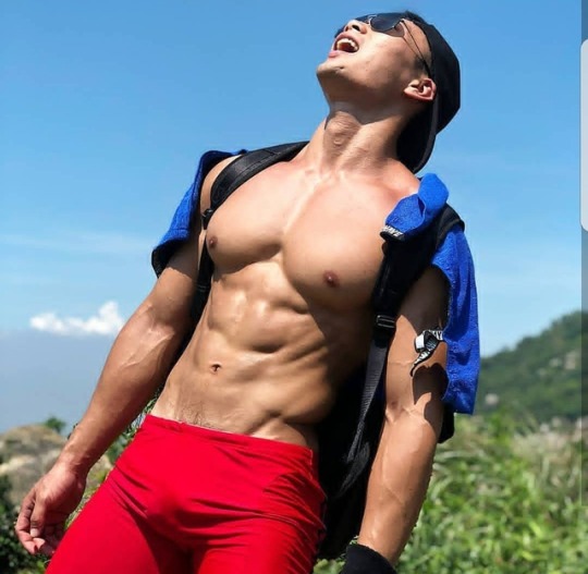 hotsgbois: sggayhunks:  😍 @jimmylinhero    