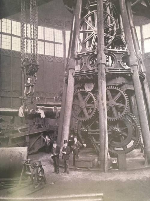 cncenginedynamics: Steam crane - London,1880