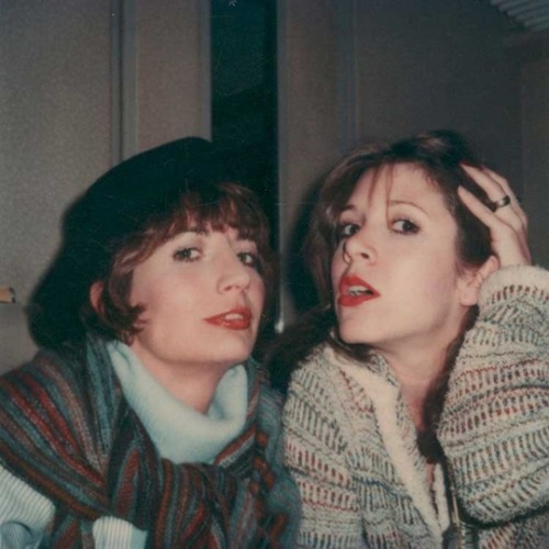 2othcentury:Penny Marshall and Carrie Fisher, c. late 1970s