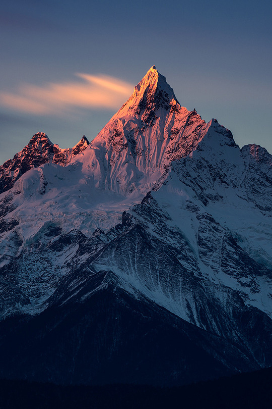 enantiodromija:  Meri Snow Mountain,Yunnan by Jan Shen 