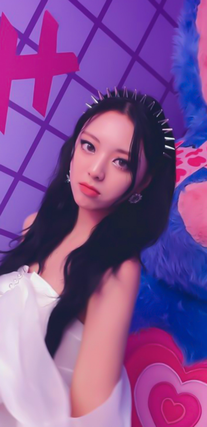 Yuna Lockscreens (itzy)
