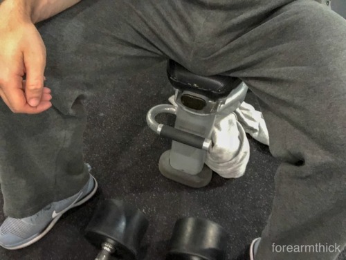 forearmthick: Bulging at the gym. 2 litres. Join my gym- please!!
