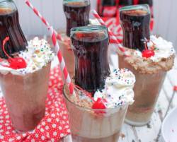 jerryjamesstone:  Happy Ice Cream Soda Day!