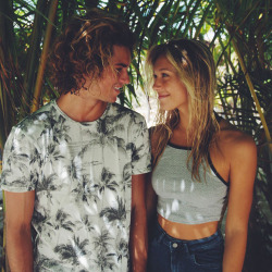 heavenfortwo:  Jay Alvarrez &amp; Alexis Ren på We Heart It - http://weheartit.com/s/RawvZ5Ry 