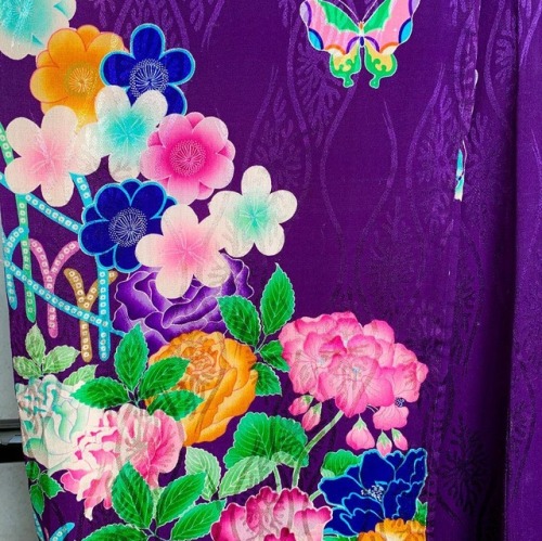 Joyful butterflies, late Taisho/early Showa antique furisode seen on First chemical dyes appeared du