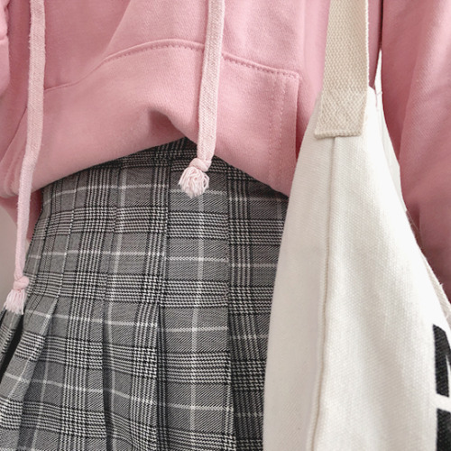 doriimer:hoodie (code: daisy10) + pleated skirt (romwe)