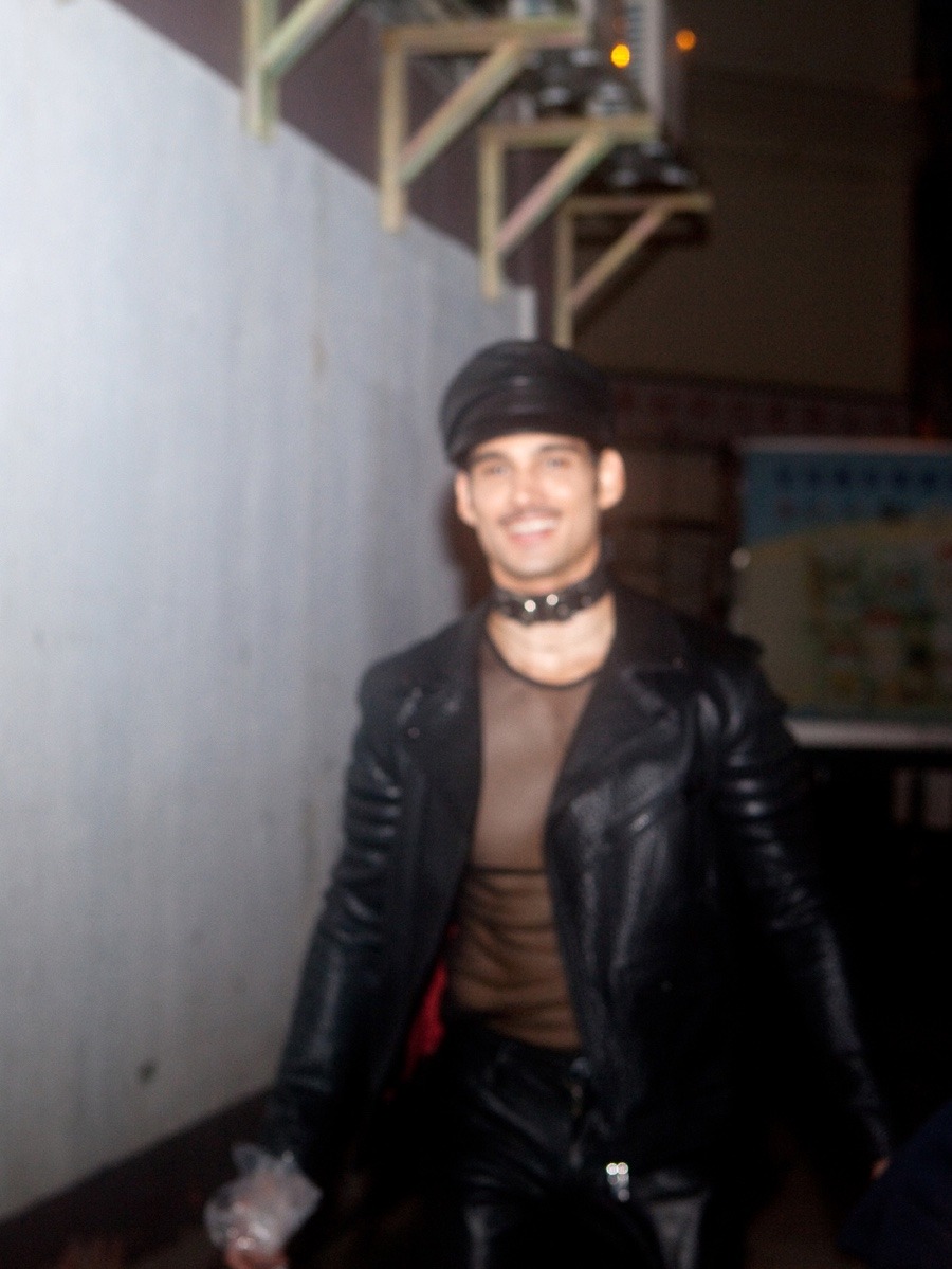 silvergrosgrain:  androphilia:  stripedhosenrubyslippers: Taner Sigirtmac channeling
