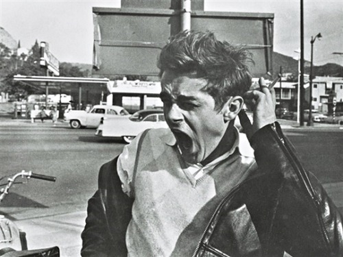 babeimgonnaleaveu:James Dean photographed by Phil Stern, 1955.