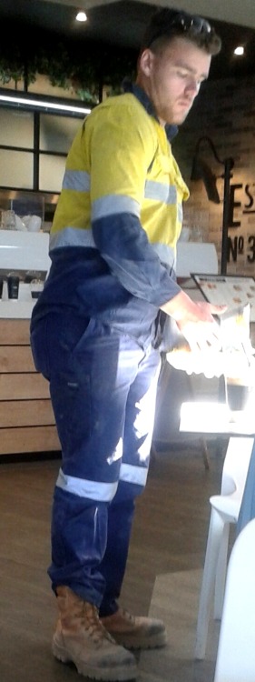 tradiewatch: Truck stop tradie at coffee club (2)