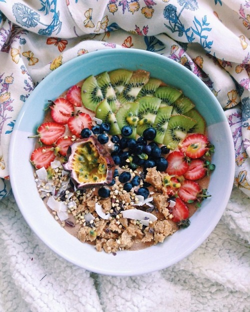 pappa-bear: Seriously can’t get enough of my smoothie bowls