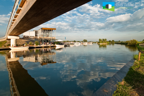 Marnemoende IJsselstein, IJsselstein op haar mooist! Met deze foto won ik 2009 de Fotowedstrijd IJsselstein. Het thema van dat jaar was “Mooi IJsselstein”. Voor dit thema leverde ik een foto van een van mijn favoriete plekjes van IJsselstein aan:...