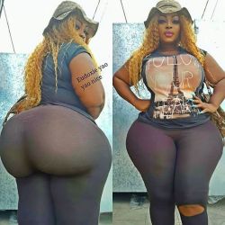 bigbuttsthickhipsnthighs:  Imagine all that