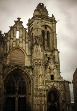 photoencounters:  L’église Saint-Pierre de Senlis. Senlis, France. Photos by Amber Maitrejean (#1) The western facade of the church was completed in 1516. (#5) The south turret staircase, crowned by pinnacles has access to the roof. 