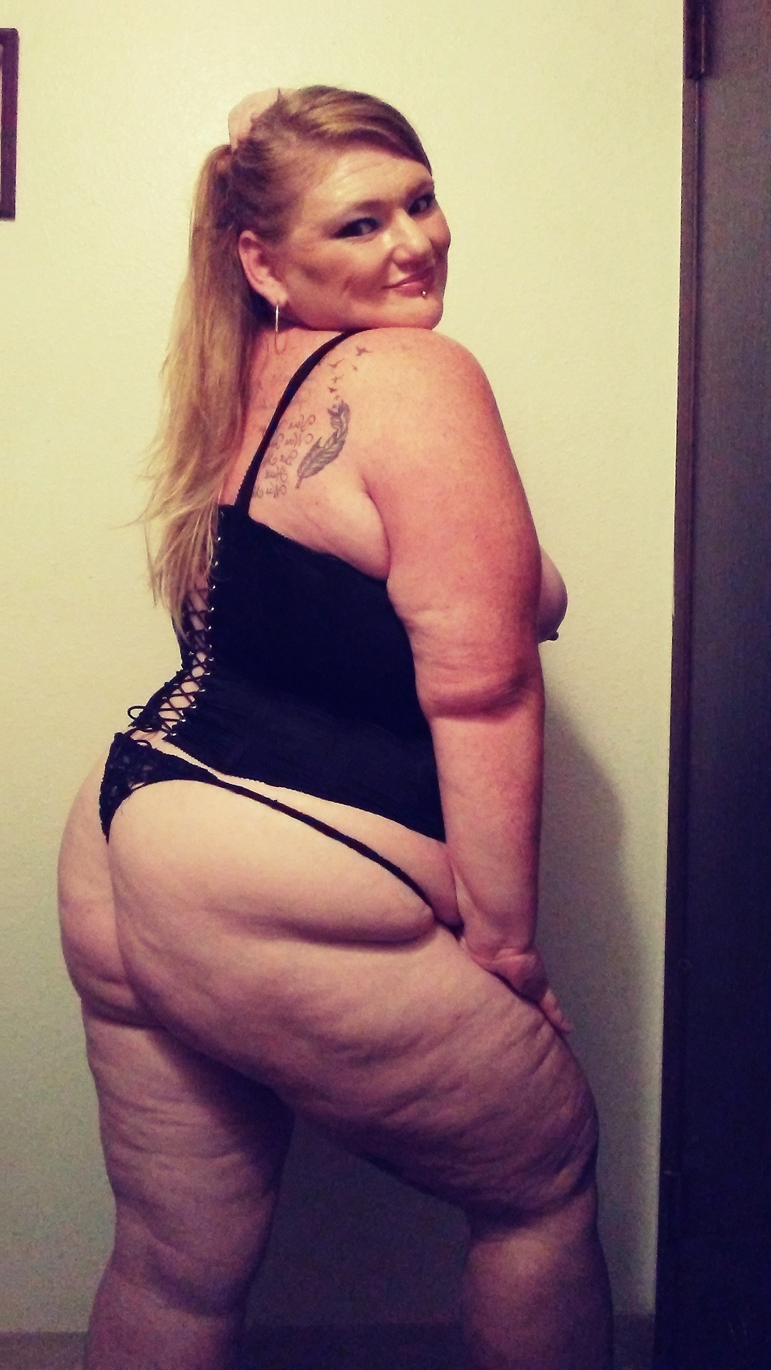 bigbeautifulbombshell87:  Y'all ready for something good from yr girl this morning?!