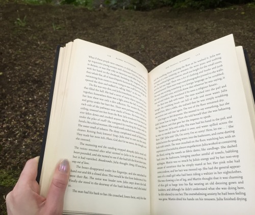 Love reading outside when the weather’s nice! &lt;3What I’m reading: Audrey Niffeneg