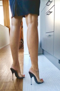 hotwifemaster:  nice anklet and heels