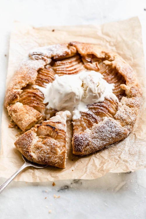 Easy Cinnamon Apple Galette 