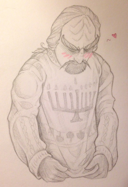 startrekmakesmehappy:Have a quick cozy Hanukkah sweater Worf cause I just wasn’t letting that 