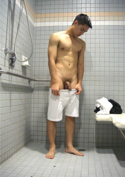 nattykung:  blessedngifted-hotaznguys:  Showertime