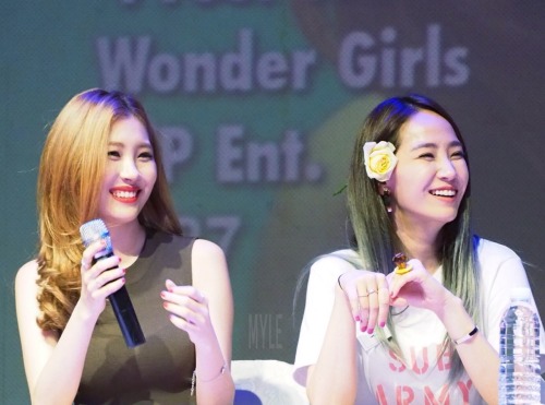 itsmmyy:  150812 원더걸스 은선 ㅡ 신촌팬사인