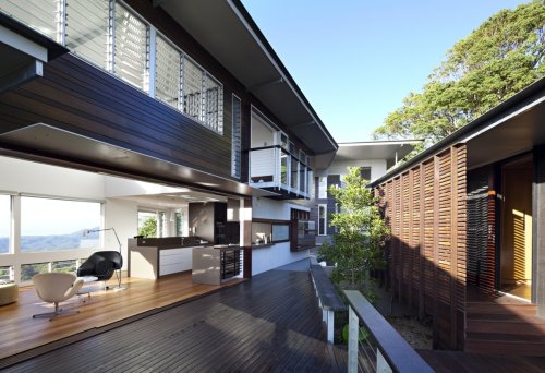 really-shit:  The Maleny House // Bark Design Stunning glass house located in the scenic, mountainous town of Maleny, Queensland. Read More 