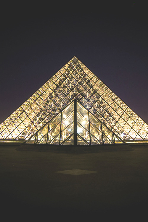 lightexponent:  The Louvre | Yohan 
