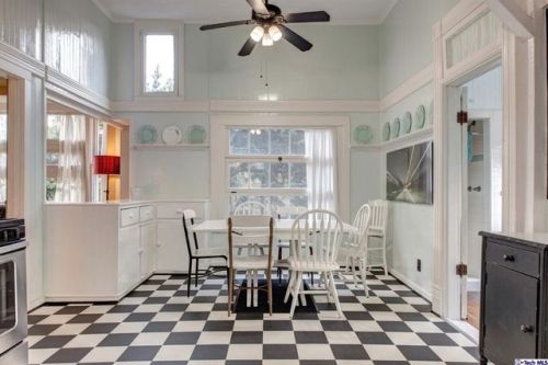 romy7:  househunting: 轺,921/6 br/3 units/2100 sq ft LA, CA built in 1888  