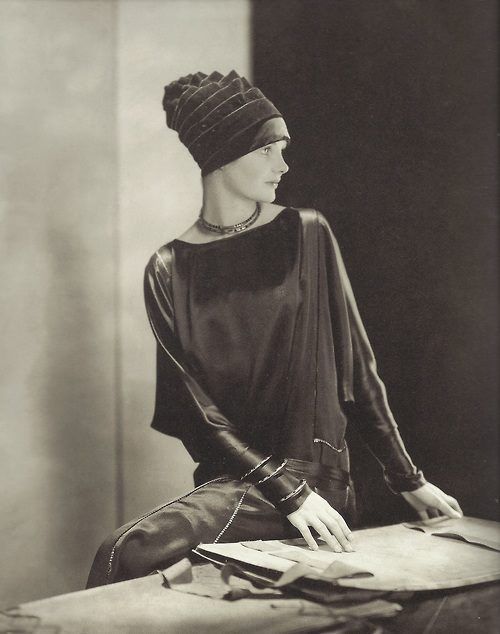 indypendent-thinking:Edward Steichen, Dorothy Smart, 1926, hat by Madame Agnès