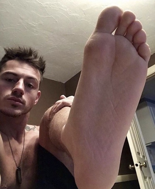malefeethungerbygays: jfeet14: I WANNA SMELL!!!!! If you like what you see, follow malefeethungerbyg