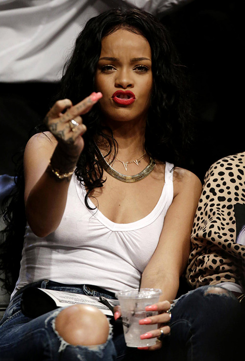 hellyeahrihannafenty:  Rihanna flipping the photographers at the Nets Vs. the Raptors Basketball game in New York  