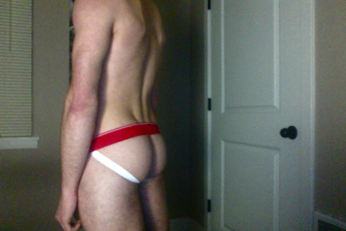 undietwink22: red straps. It’s been a while, so I figured it was about time to post some new selfies