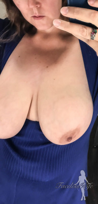 facelesswife: Who want to motor boat ???