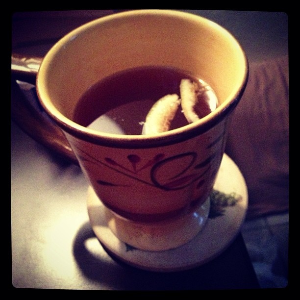 My dad made me a hot toddy =] #daddysgirl #tea #papaya #sugar #limeleaf #peels #honey