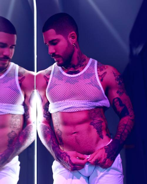ohmymuto:  White hot: If you wanna stand out from the crowd,  become an eye-catcher in @fabiandomenech Mesh Vest available at www.ex-sl.com #exsl #exterface #stiaanlouw  (at London, United Kingdom)