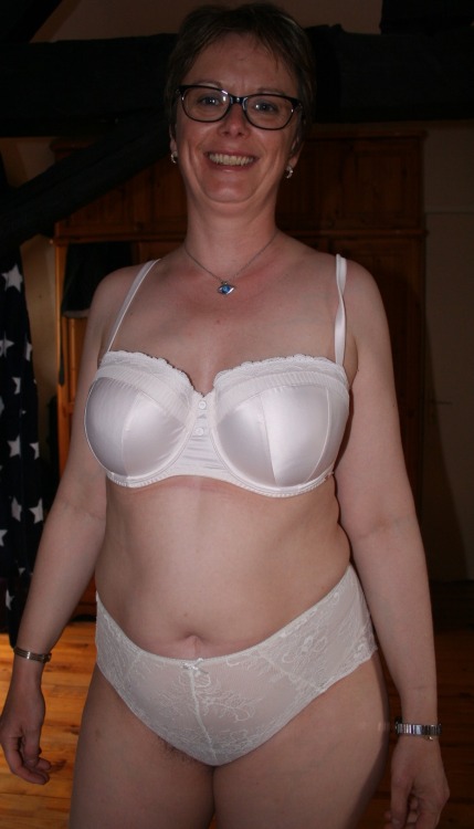 Use me please I want to be fucked by two or three strangers infront of my hubby