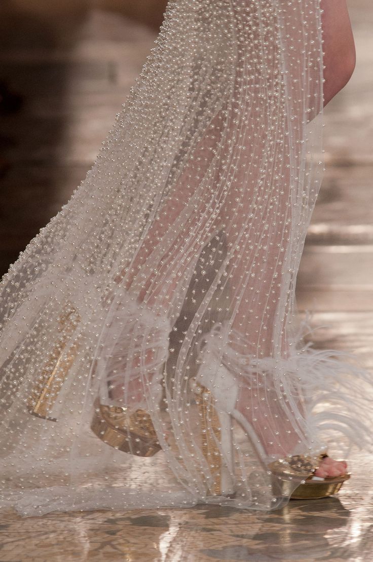 hauteccouture:  Alexander McQueen A/W 2013 RTW 