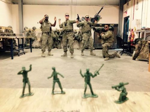 stunningpicture:  Best deployment photo ever. 