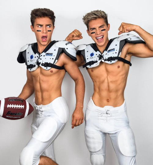 MY KIND OF FOOTBALL ………….TWINK-TEAM !!!