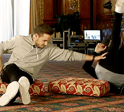 bitchlibra:  liam and niall abusing eachother during an interview x 