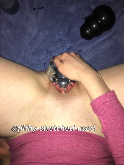 gotalovim: filthy-stretched-used: It fits!!!!! Stretching my locked up pussy for Daddy!!!!! Use your