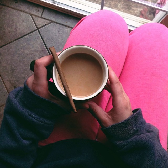 weedporndaily:  Stormy daze☔️☕️💨 by @t0keyy