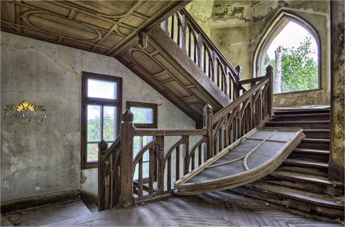 littleblackchat: damageditem: steampunktendencies: Manoir Colimaçon, France.  Soulphotog