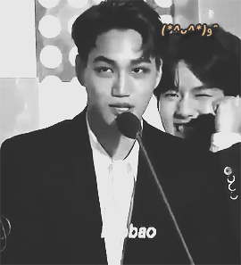 A Hyper Baekhyun Comforting An Emotional Jongin After Exo Won The Daesang Award [x]