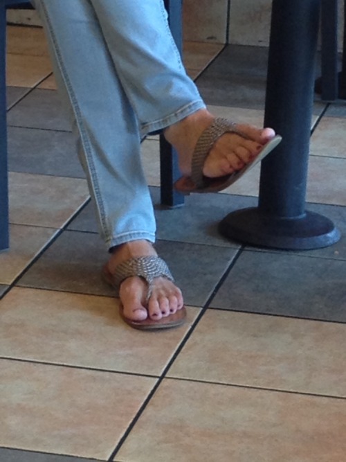 candidfeetandwomen: Here’s a lovely pic of a mature I took at lunch.