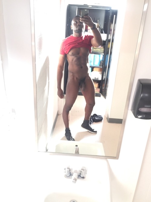 dirtyv3gas:  Werq Selfie✌🏾️